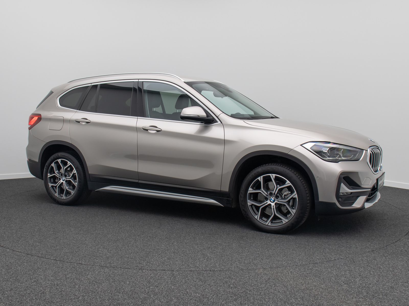 Fahrzeugabbildung BMW X1 xD20i xLine Kamera Lenkrhzg Navi+HUD DAB HiFi