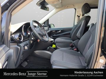 Mercedes V 220 - 10