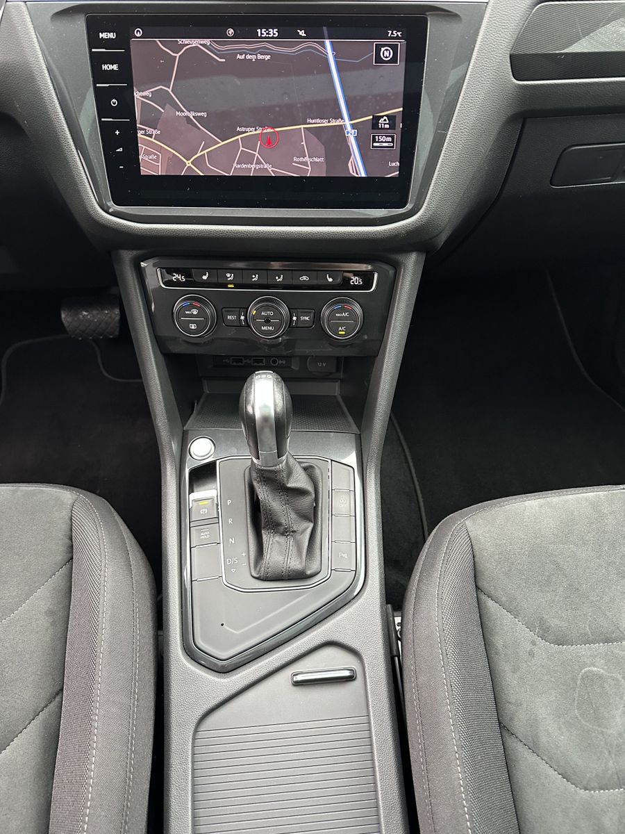 Fahrzeugabbildung Volkswagen Tiguan 2.0 TDI DSG NAV+LED+PANO+AHK+ACC+18ZO+SHZ