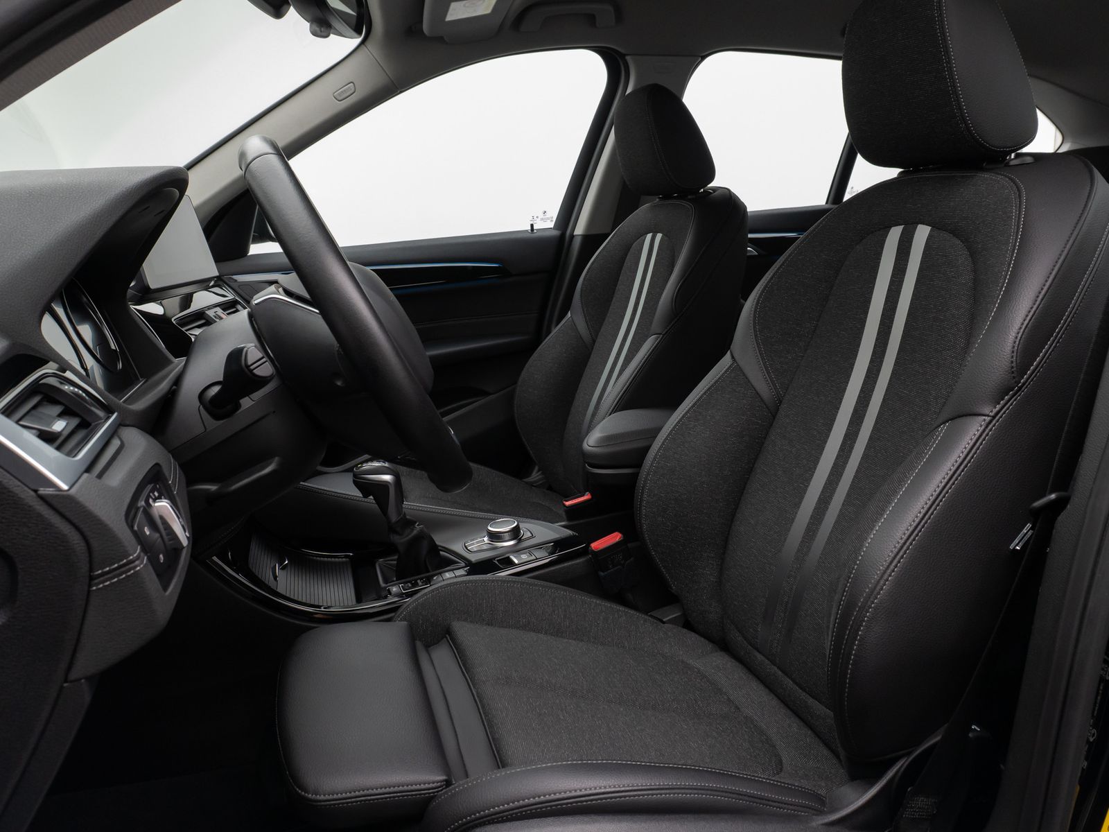 Fahrzeugabbildung BMW X1 xD25e Sport Line Kamera HUD DAB HiFi Komfort