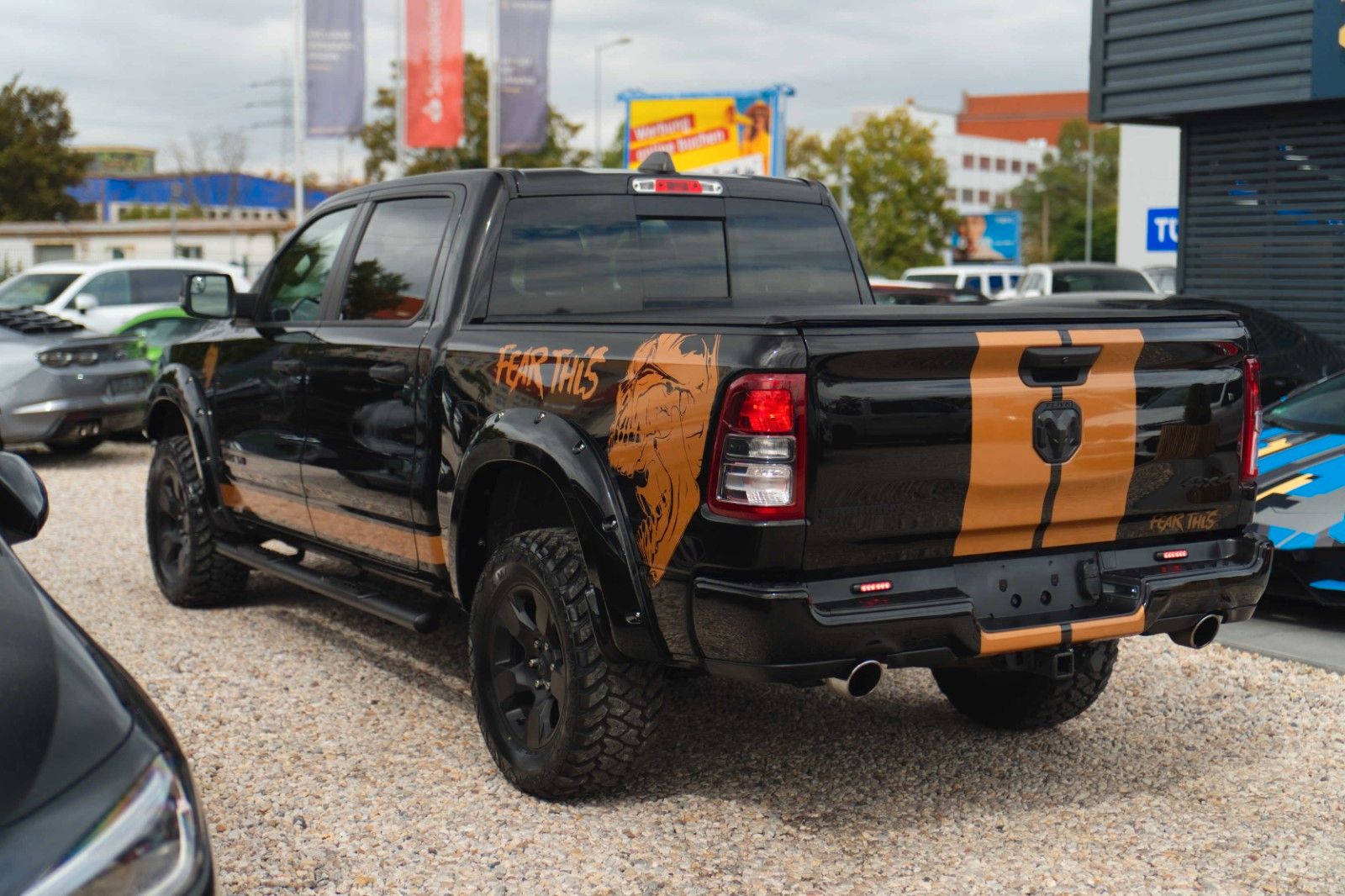 Fahrzeugabbildung Dodge RAM 5.7 V8 HEMI 4x4 OFFROAD Night RAPTOR 19%