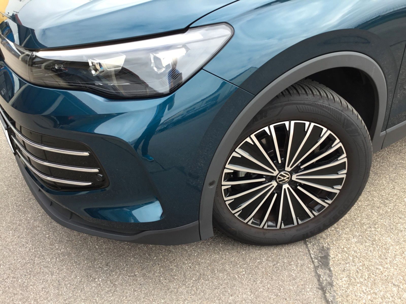 Volkswagen Tiguan 1.5 eTSI DSG Elegance AHK Navi 18 ACC foto 9