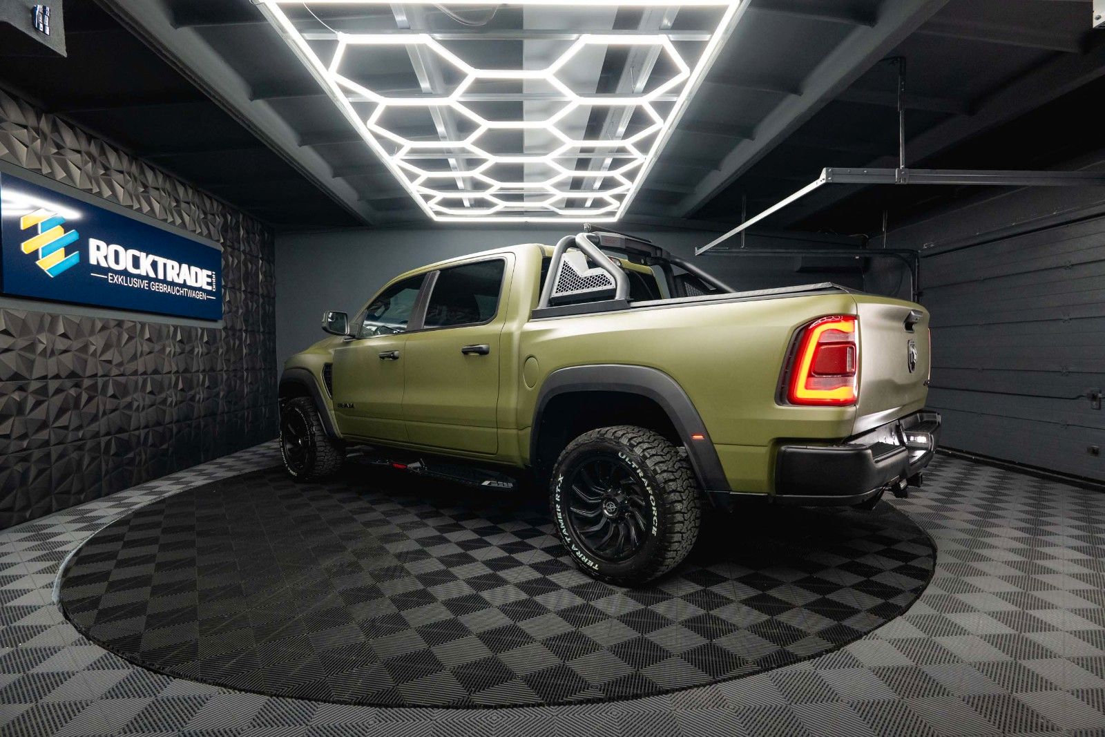 Fahrzeugabbildung Dodge RAM 5.7 V8 HEMI 4x4 LARAMIE OFFROAD TRX Styling