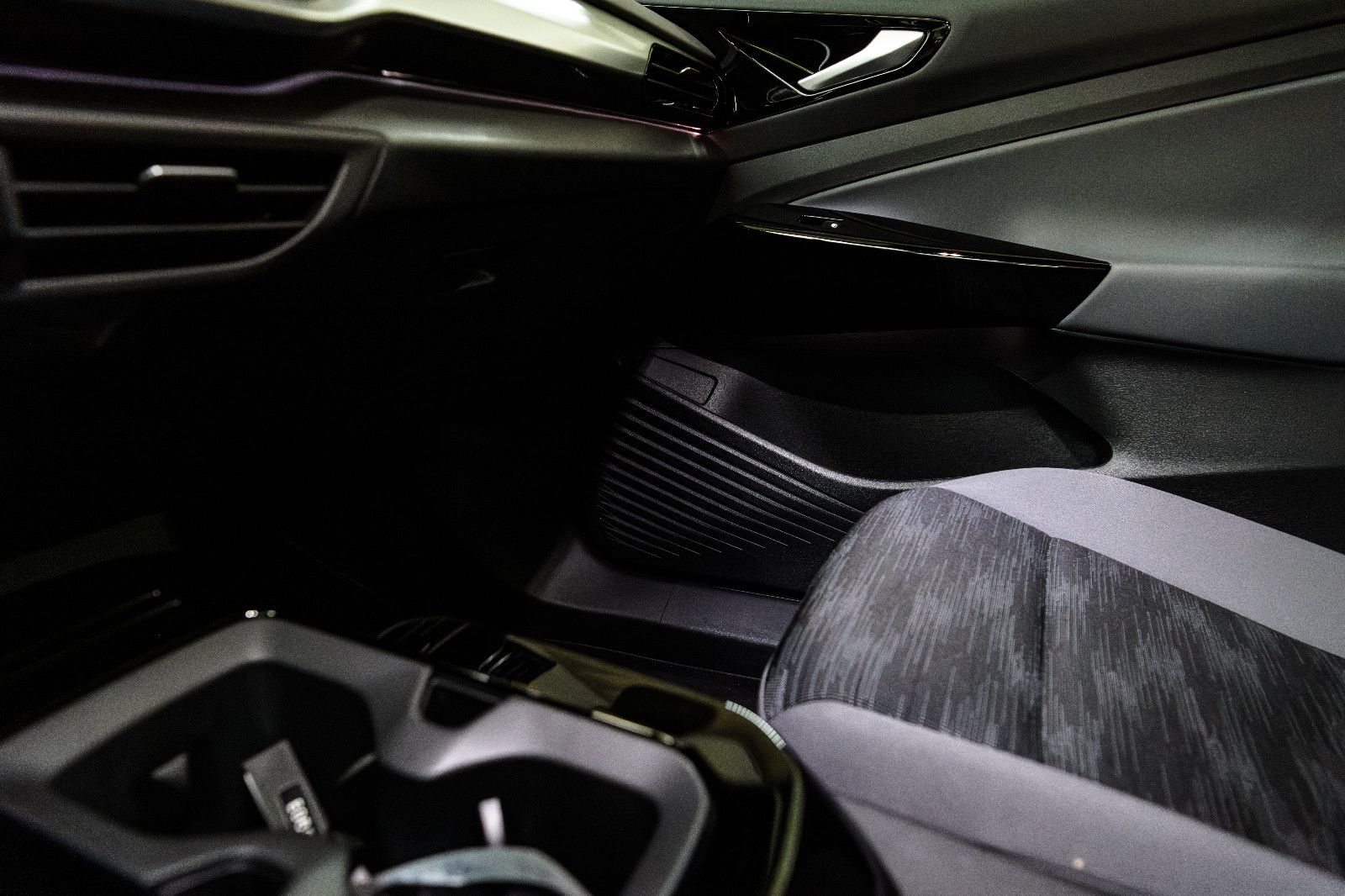 Fahrzeugabbildung Volkswagen ID.4 Pro IQ-LED+360°KAM+EASY-OPEN+NAV+ACC+WÄRMEP