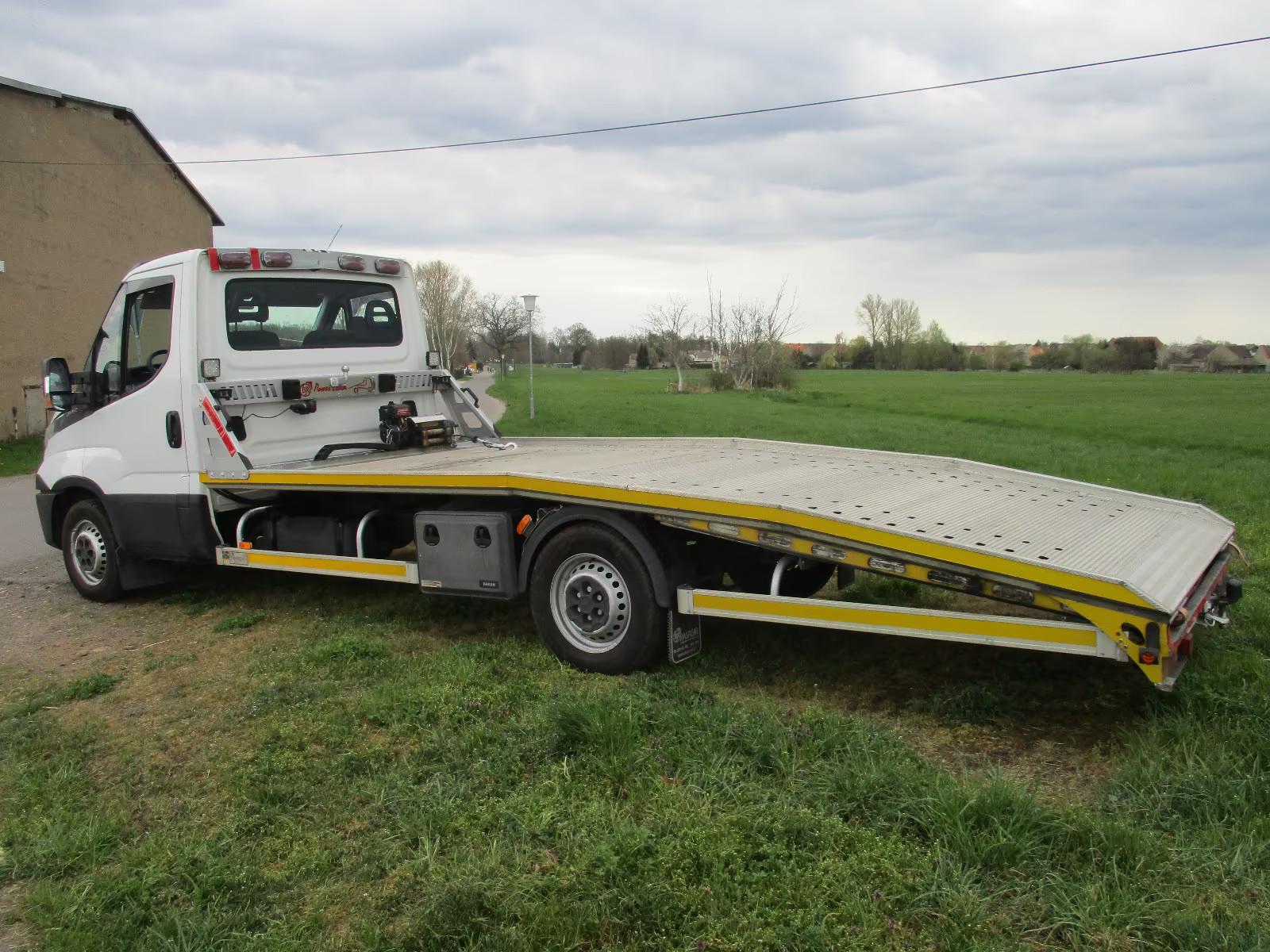 Iveco Daily 2.3D Abschleppwagen Autotransporter 3,5t