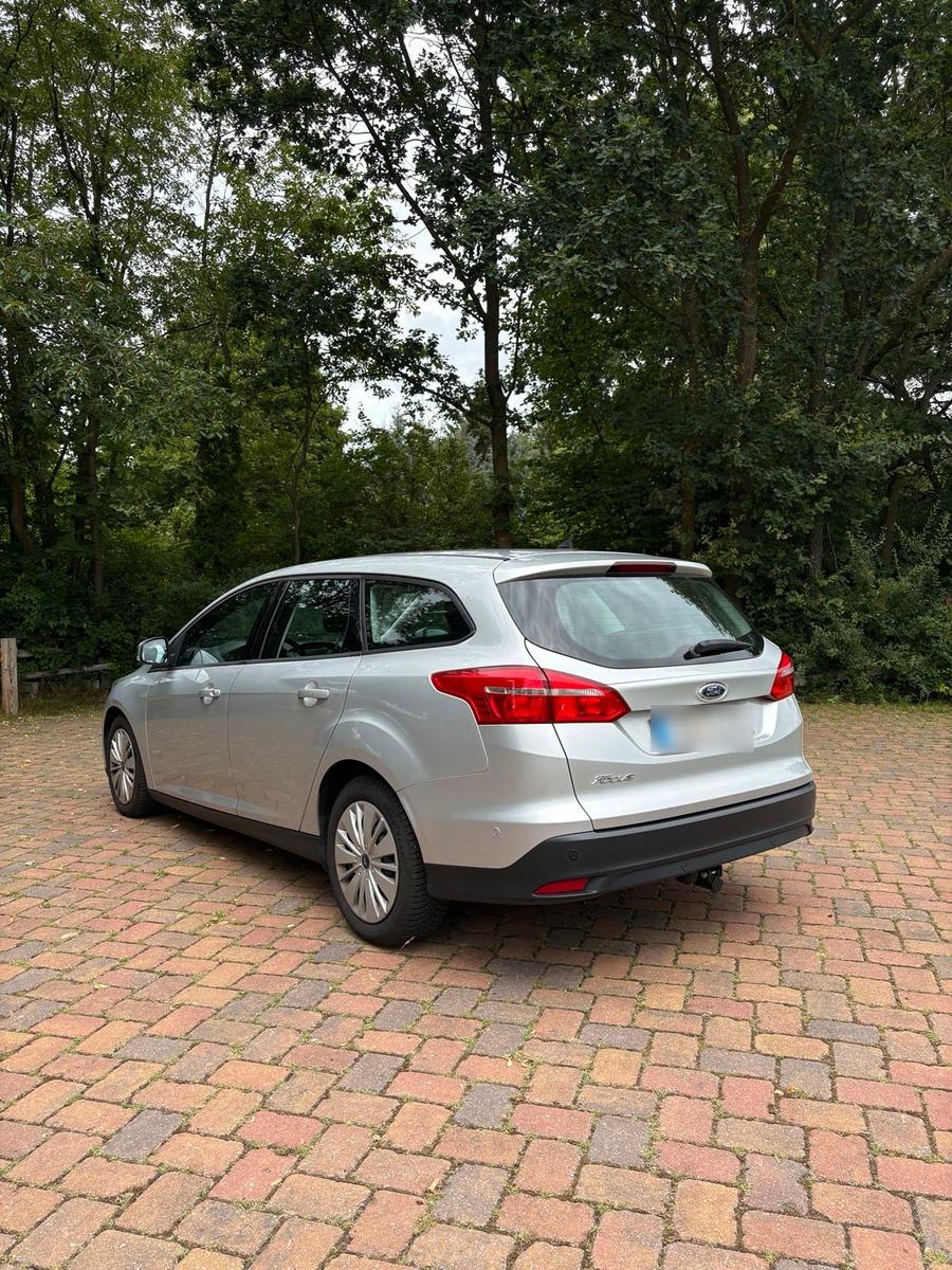 Ford Focus 2015 — interior