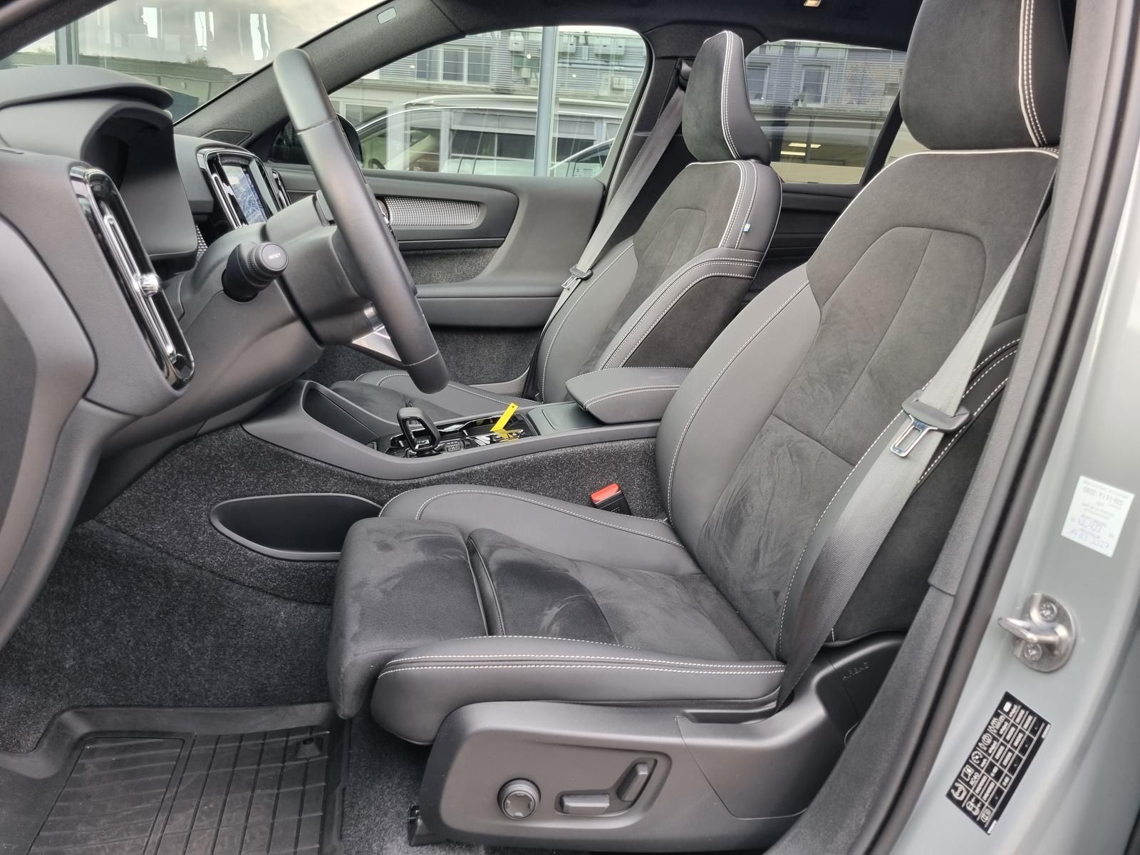 Fahrzeugabbildung Volvo XC40 B4 Ultra Dark '20 Zoll,Glasdach, 360-Cam'
