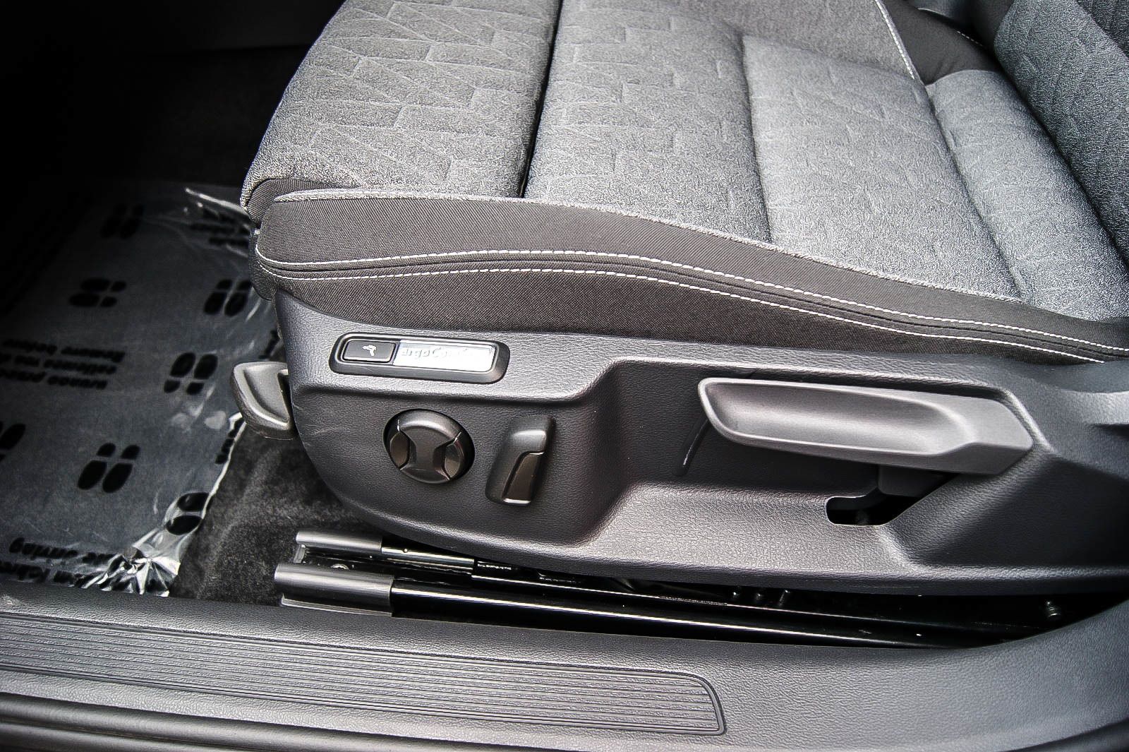 Fahrzeugabbildung Volkswagen Passat Variant GTE MATRIX-LED IQ.DRIVE ACC 1HAND