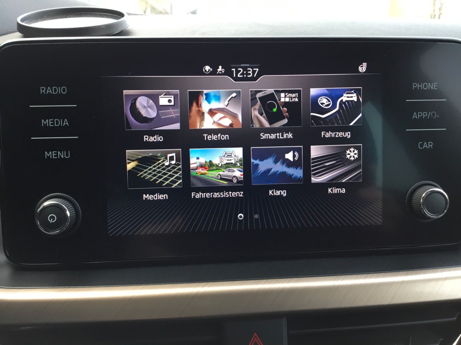 Fahrzeugabbildung SKODA Kamiq 1.0 TSI DSG Style+AHK+LED+el.Heckklappe