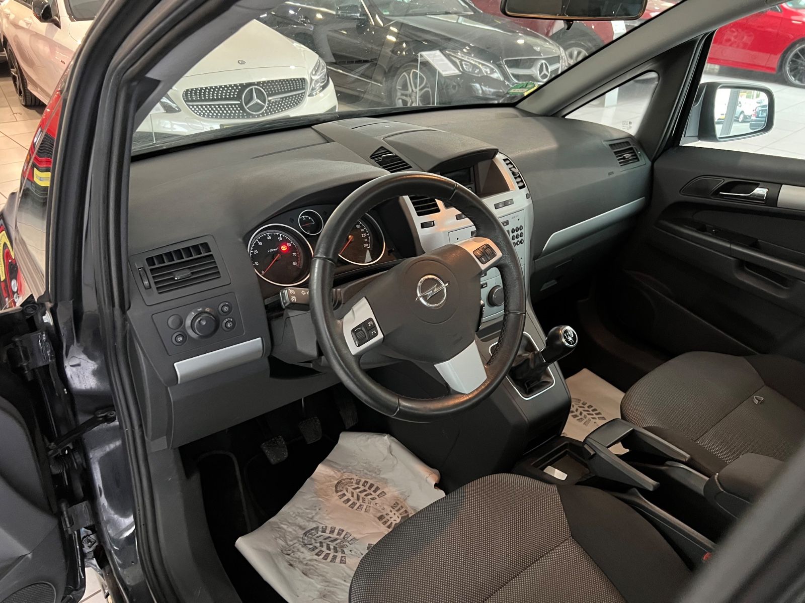 Fahrzeugabbildung Opel Zafira B Family 1.8 * 1.HAND* 7.Sitzer *