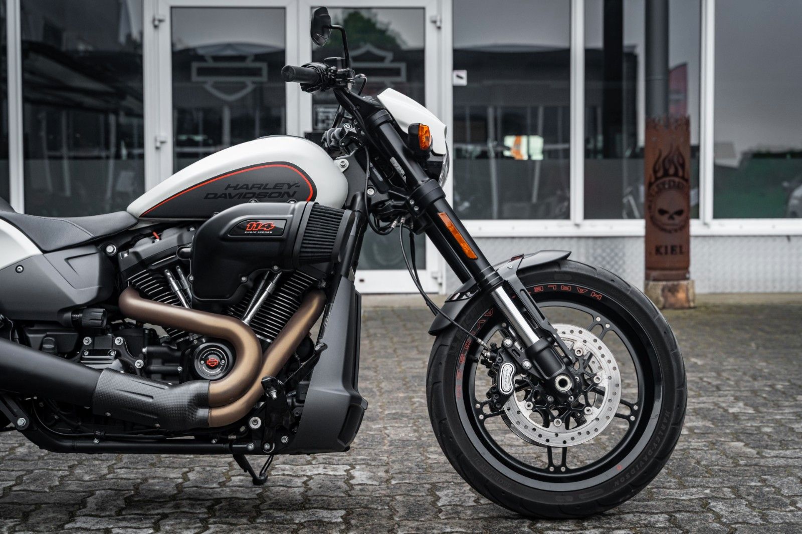 Fahrzeugabbildung Harley-Davidson FXDRS 114 CUI - KESSTECH - SEITLICHER KZH