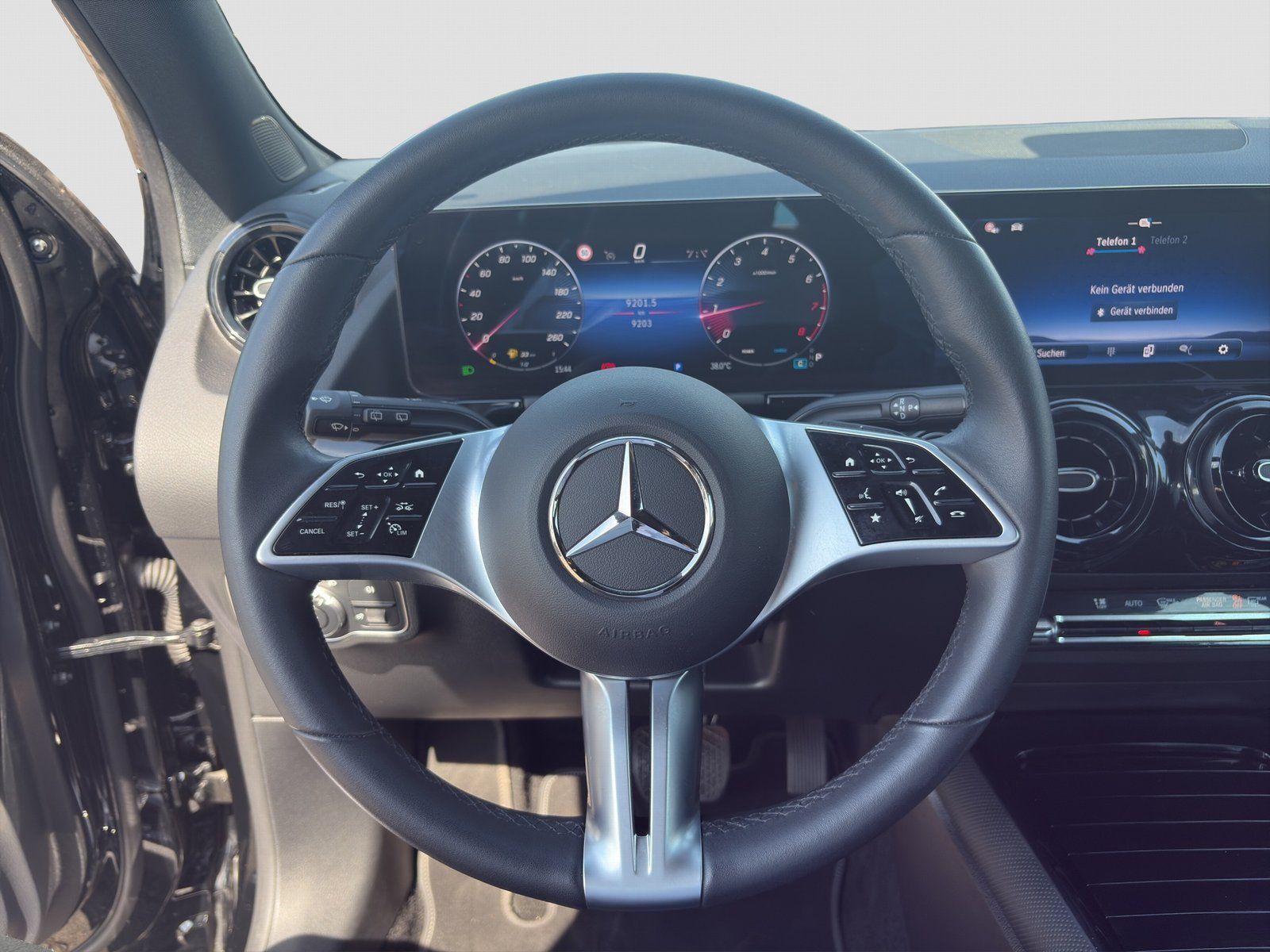 Fahrzeugabbildung Mercedes-Benz GLA 200 *KAMERA*LED*SITZHEIZUNG*SPURHALTEASSIST*