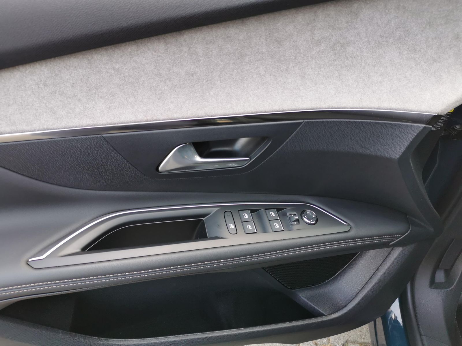 Fahrzeugabbildung Peugeot 3008 1.2 PureTech 130 GT