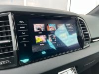 Skoda Karoq 1.5 TSI DSG Sportline PANO KAM AHK 4JGAR bei Autohaus Landmann & Maier OHG