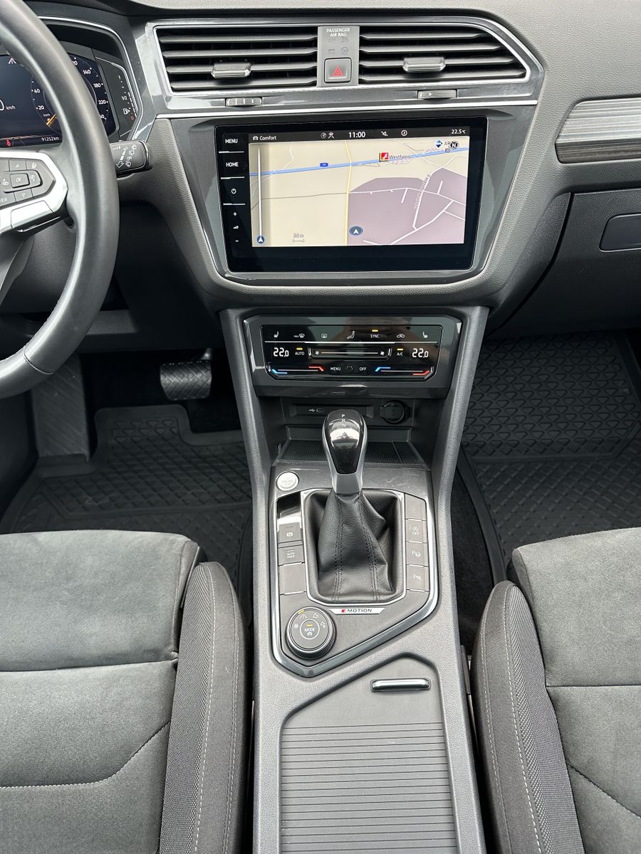 Fahrzeugabbildung Volkswagen Tiguan Allspace Elegance 4M NAV+LED+PANO+AHK+VC