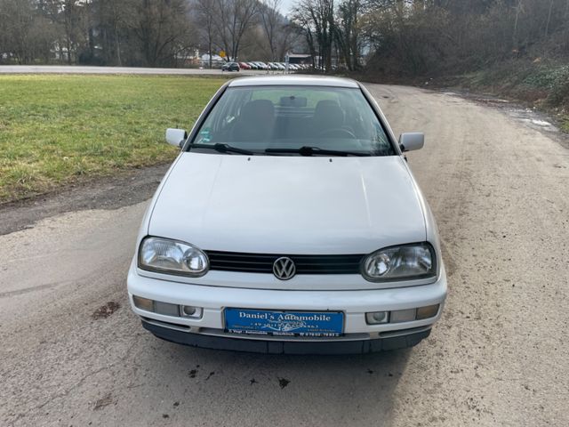 Volkswagen Golf. Tüv Neu