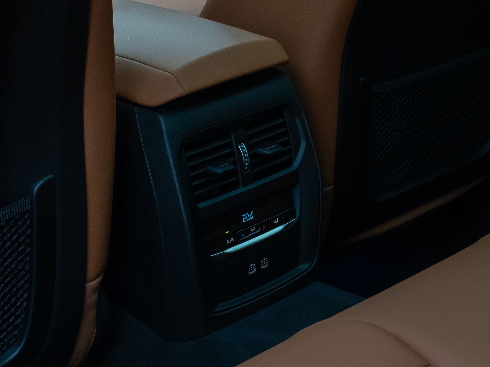 Fahrzeugabbildung BMW 320d  xD M Sport Panorama DAB HiFi PDC AHK Alarm