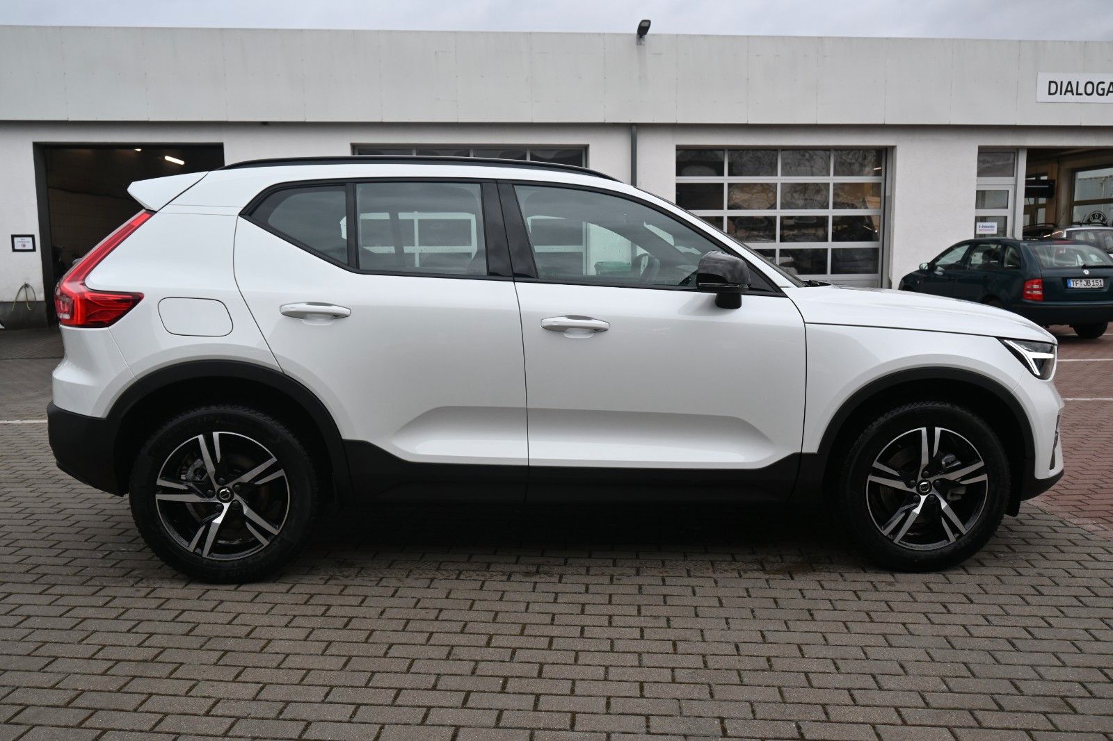 Fahrzeugabbildung Volvo XC40 B3 DKG Plus Dark*FSHZG*H&K*BLIS*ACC