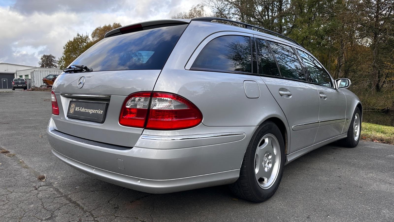 Mercedes-Benz E240 2005 — photo 9