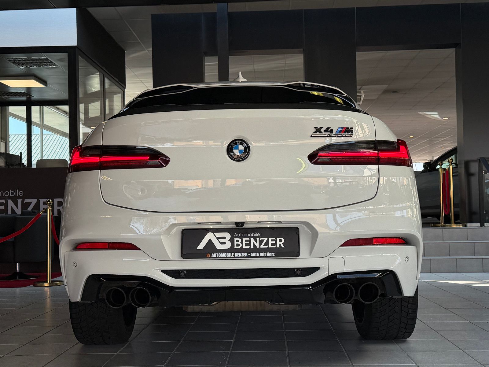 Fahrzeugabbildung BMW X4 M Competition/HUD/HARMAN-KARDON/S-DACH/AMBIEN