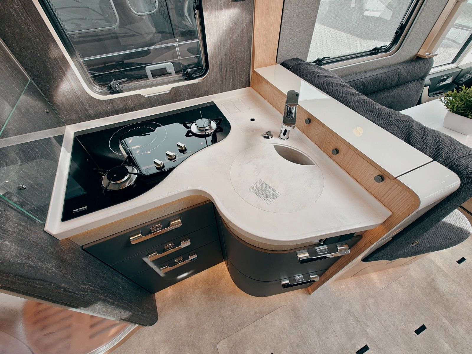 Fahrzeugabbildung HYMER / ERIBA / HYMERCAR B-KLASSE ML I 790 BLACKLINE