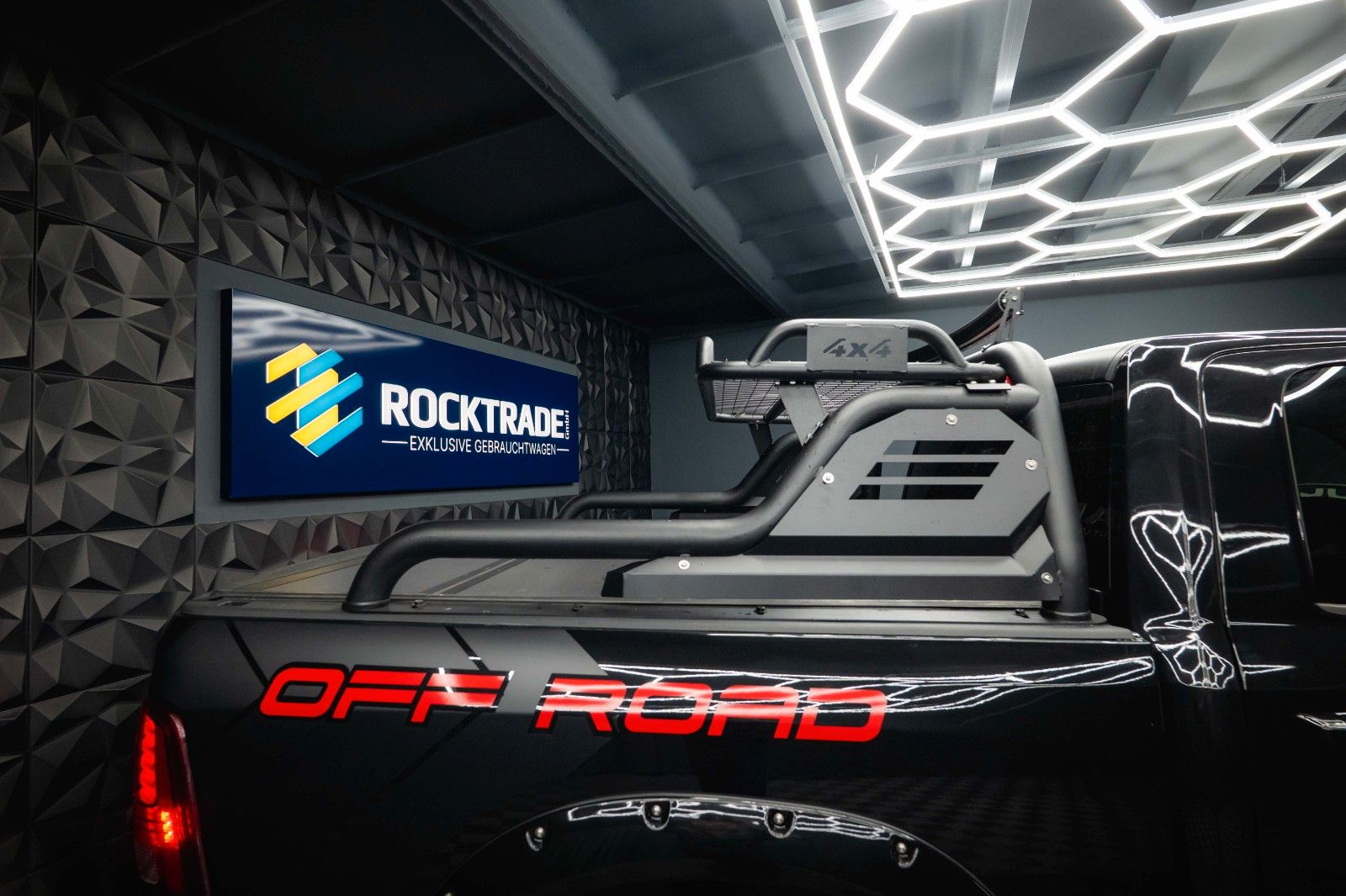 Fahrzeugabbildung Dodge RAM 3.6 V6 4x4 OFFROAD BLACK EDITION *LED*6Sitze