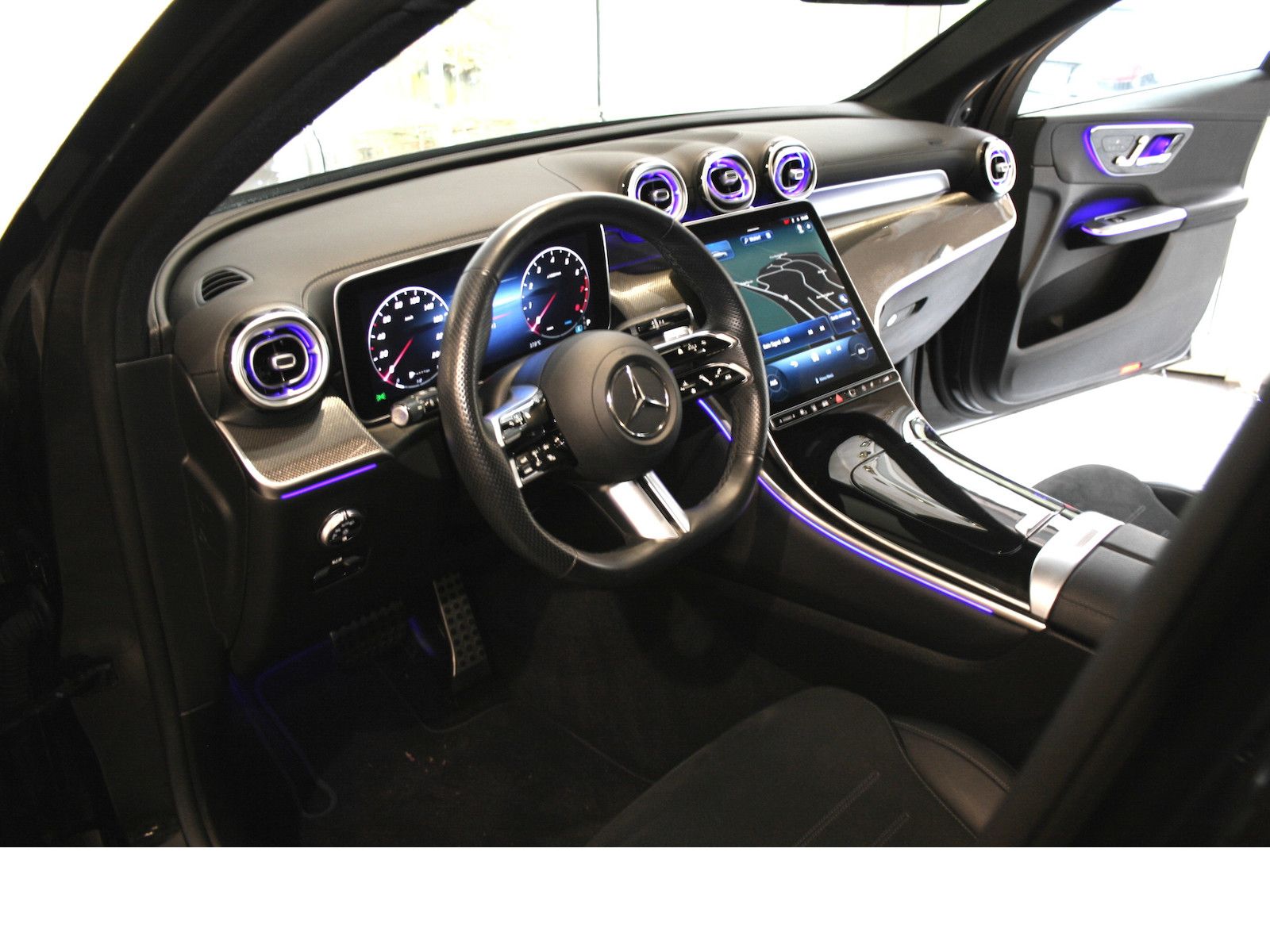 Fahrzeugabbildung Mercedes-Benz GLC 200 4M AMG Line Plus *AHK*Memory*Distronic*