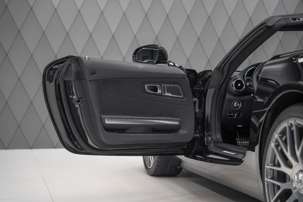 AMG GT 4.0 V8 Roadster BLACK/BLACK - Bild 14