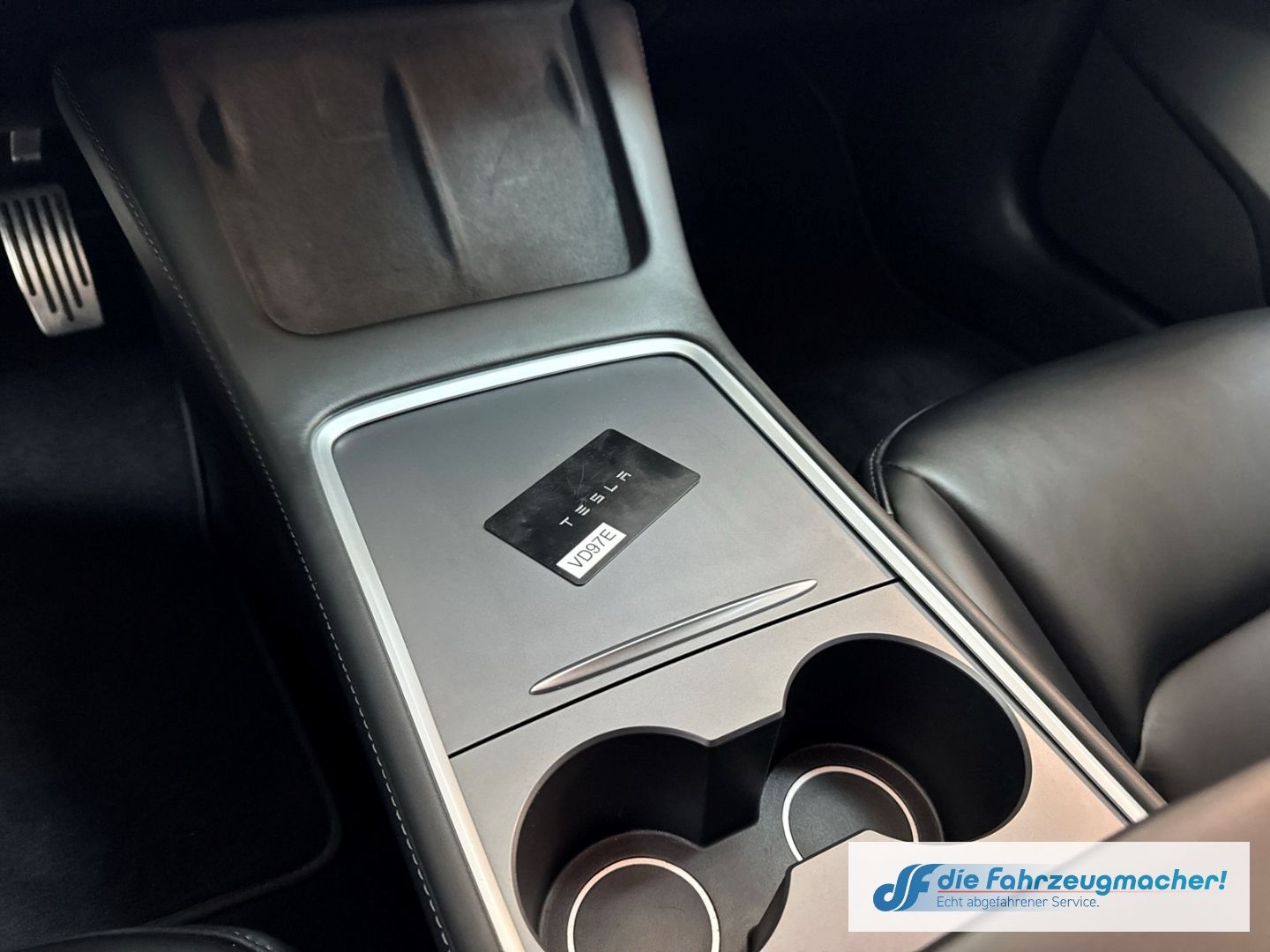 Fahrzeugabbildung Tesla Model 3 Basis RWD Soundsystem ACC El. Heckklappe