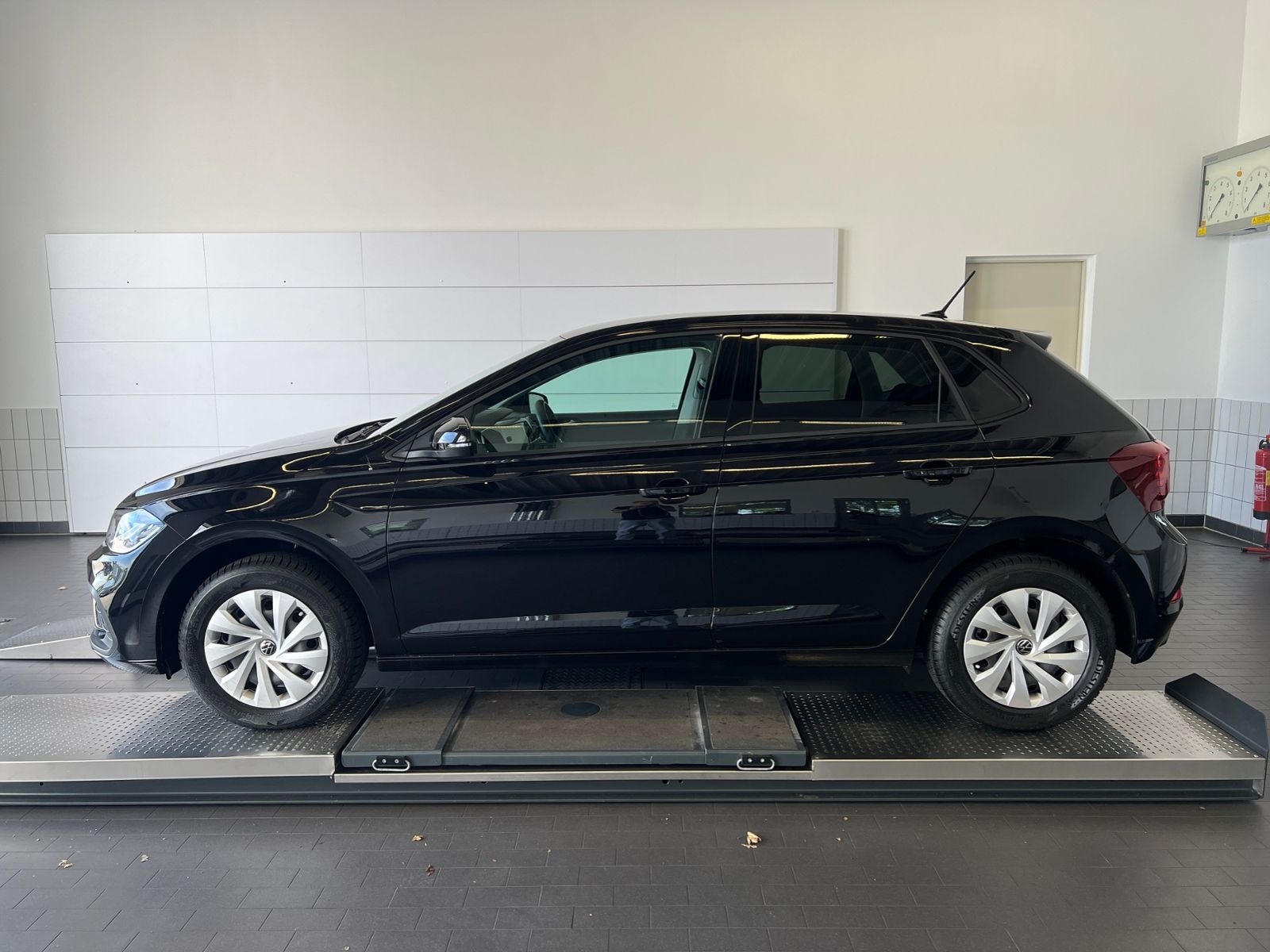 Fahrzeugabbildung Volkswagen Polo Life 1.0 *LED, Climatronic, Sitzhzg., App-C