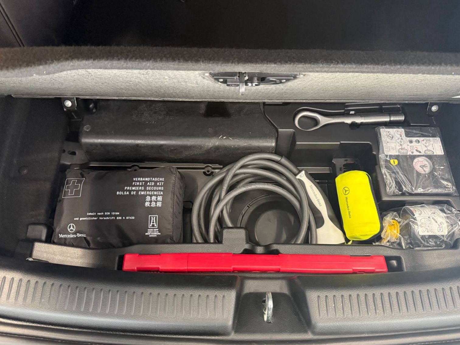 Fahrzeugabbildung Mercedes-Benz A250e Progres.Plug in Hybrid, WP, LED, Apple Car