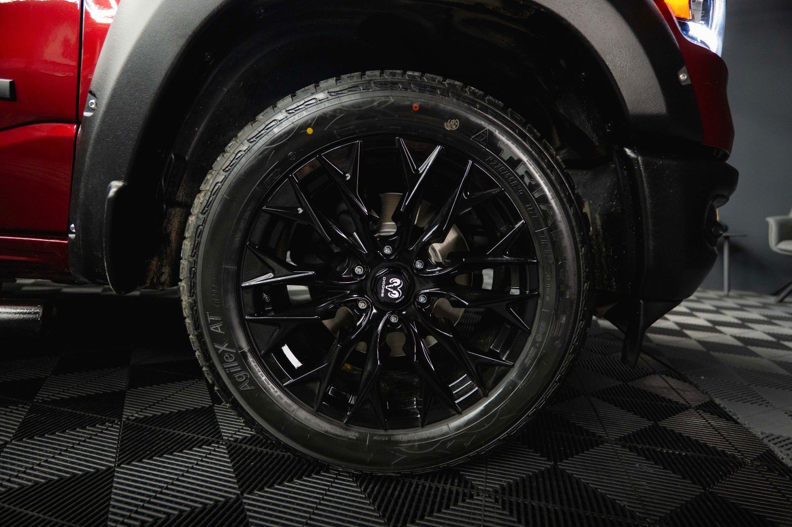 Fahrzeugabbildung Decamp Dodge RAM 5.7 V8 4x4 + DECAMP BACKPACK Camper