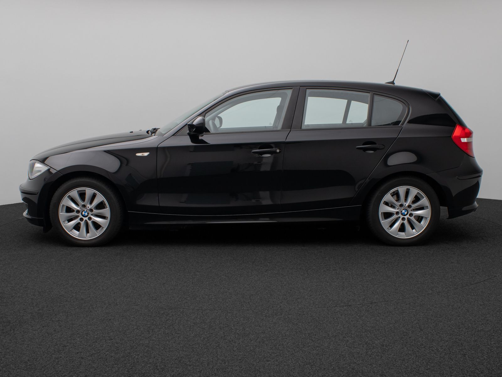 Fahrzeugabbildung BMW 118d  Advantage Sitzheizung AHK PDC Nebelscheinw