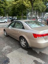Hyundai SONATA 2,4  Automatik - Hyundai SONATA: Automatik