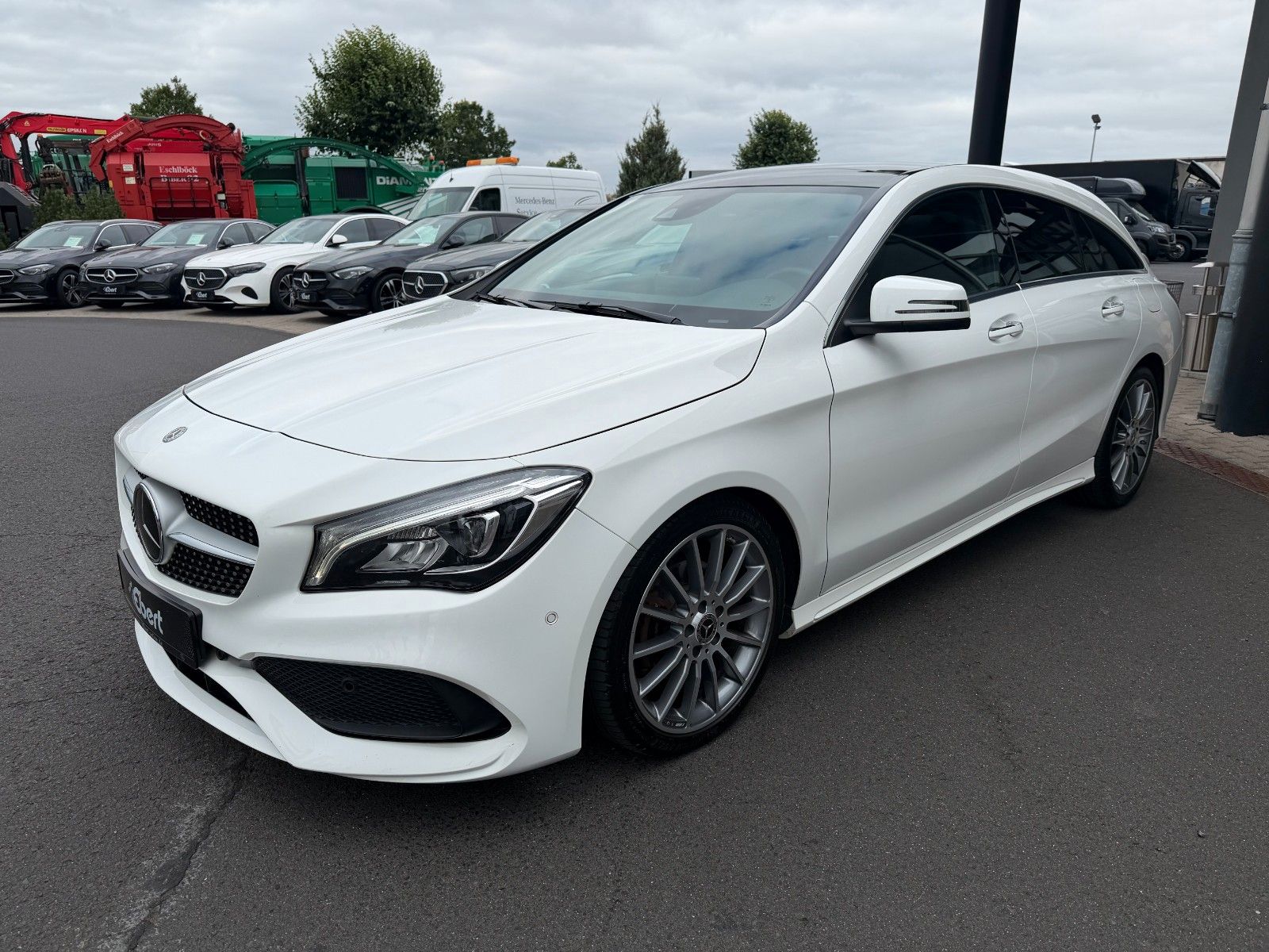 Fahrzeugabbildung Mercedes-Benz CLA 200 SB AMG+Pano+Distr+AHK+RKamera+TotW+
