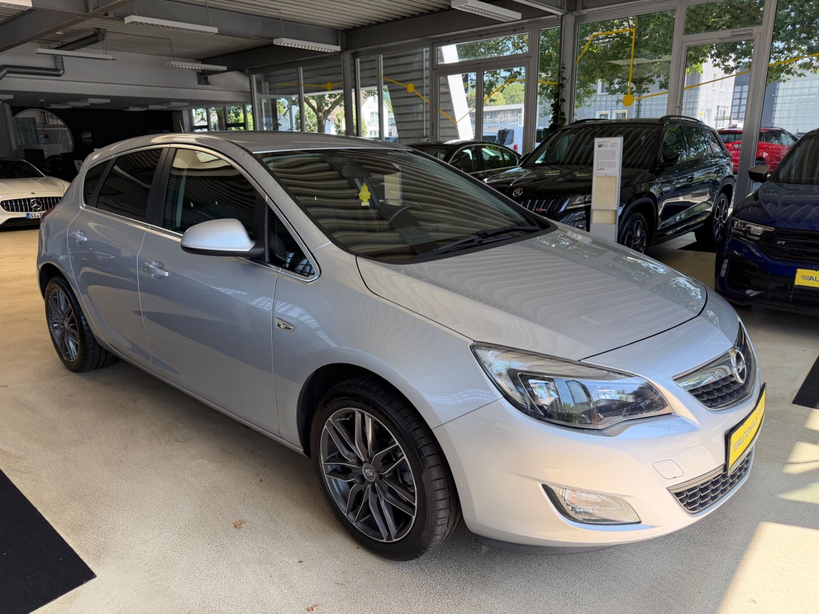 Fahrzeugabbildung Opel Astra J Lim. 5-trg. Sport