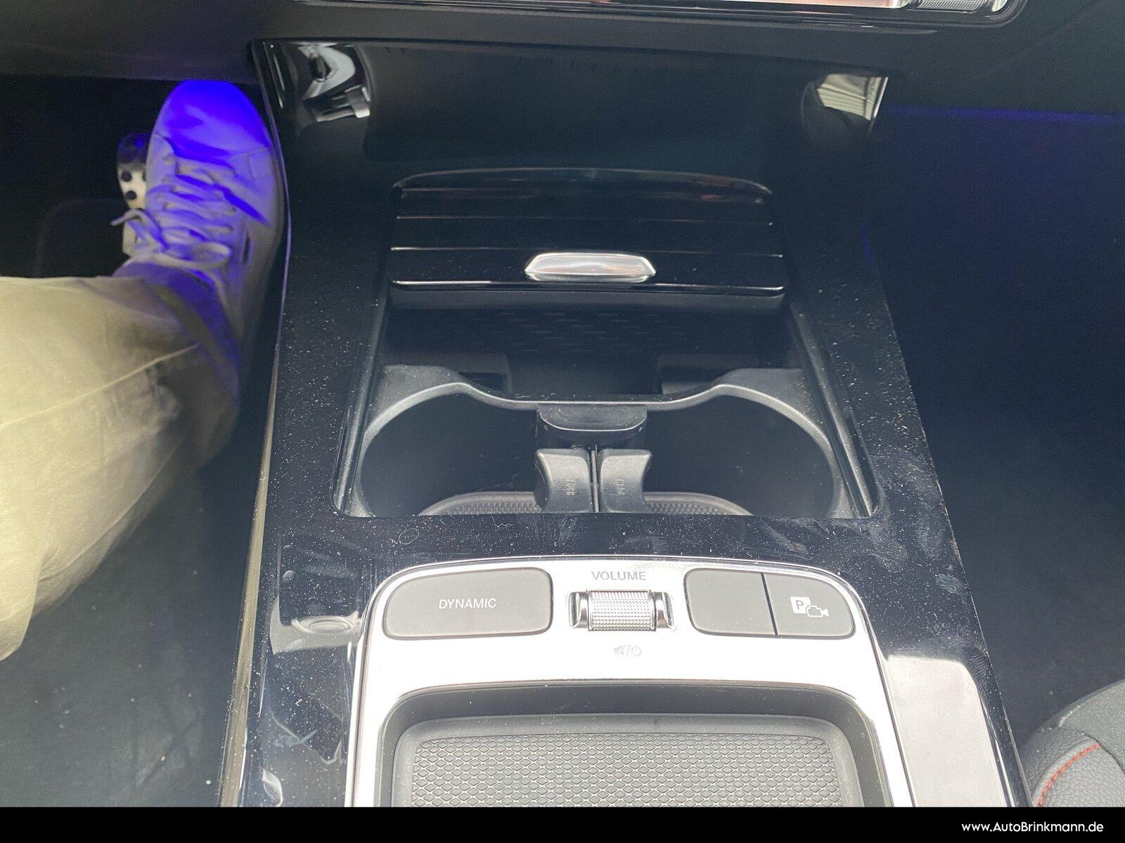 Mercedes-Benz A 250 e AMG-LINE/NIGHT/19"/MULTIBEAM/DISTRONIC