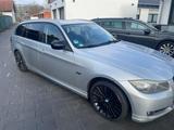 BMW E91 318i - BMW 318: 318i E91