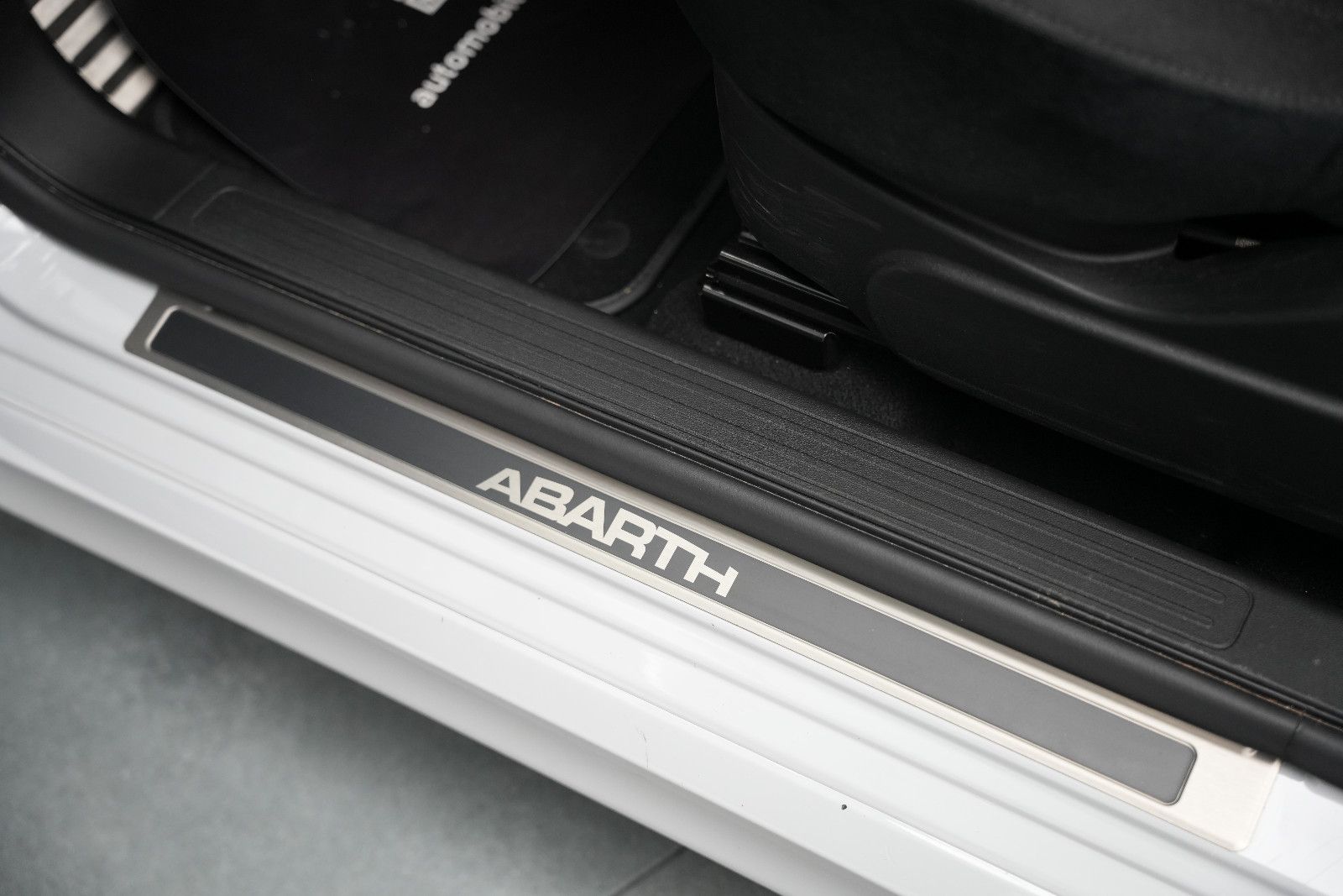 Fahrzeugabbildung Fiat Abarth 500 595 *BeatsAudio*SportsitzeAbarth*PDC*