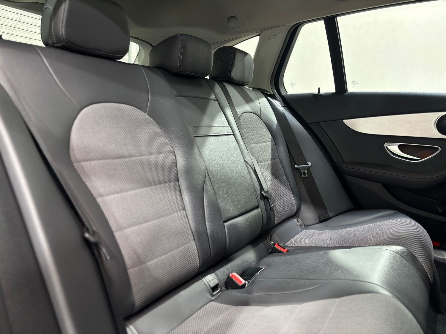 Fahrzeugabbildung Mercedes-Benz C 220 d 4Matic Avantgarde#Pano#LED#HUD#AHK#Kamer