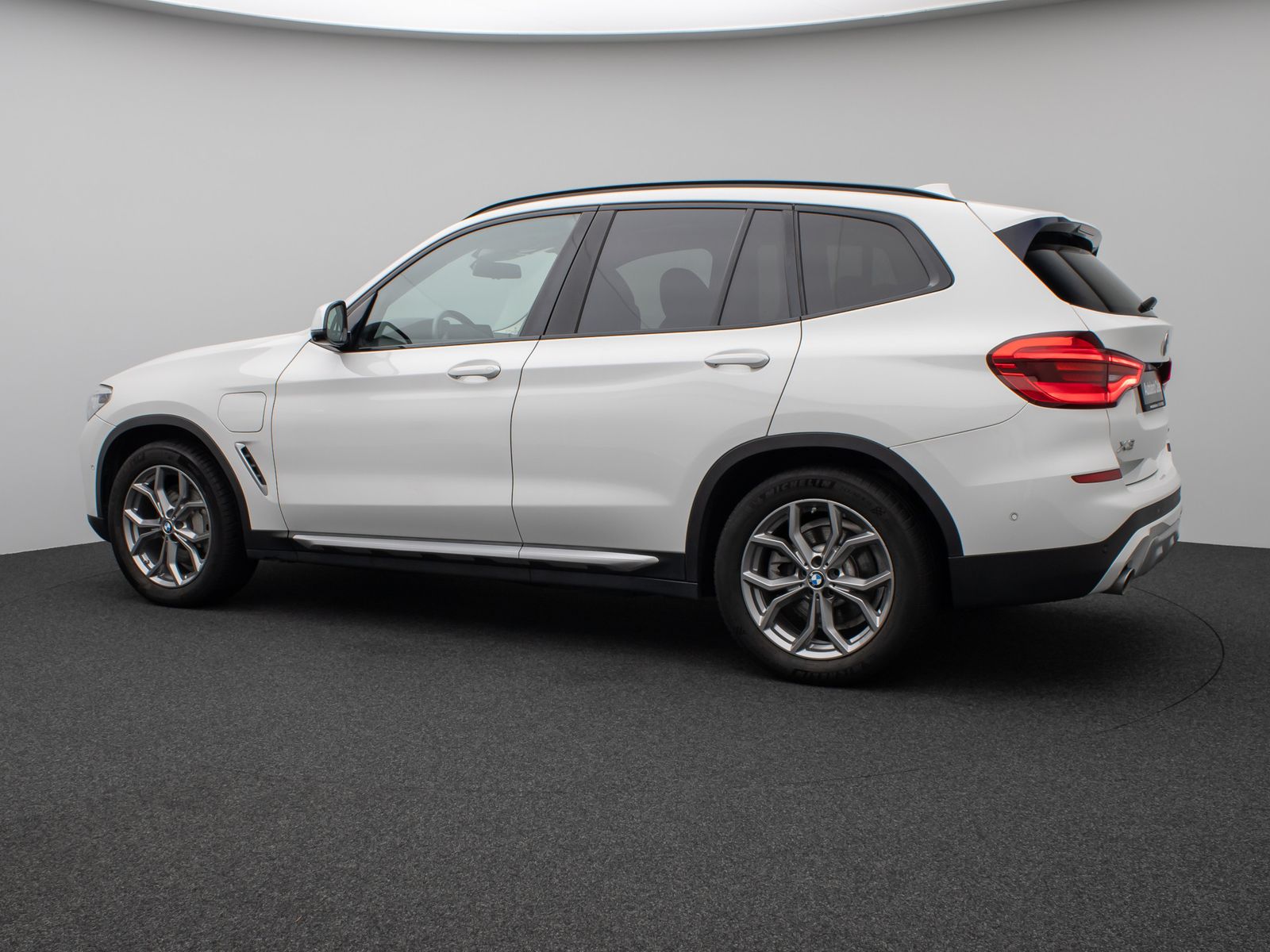 Fahrzeugabbildung BMW X3 xD30e xLine Panorama 360°HUD DAB HiFi Komfort