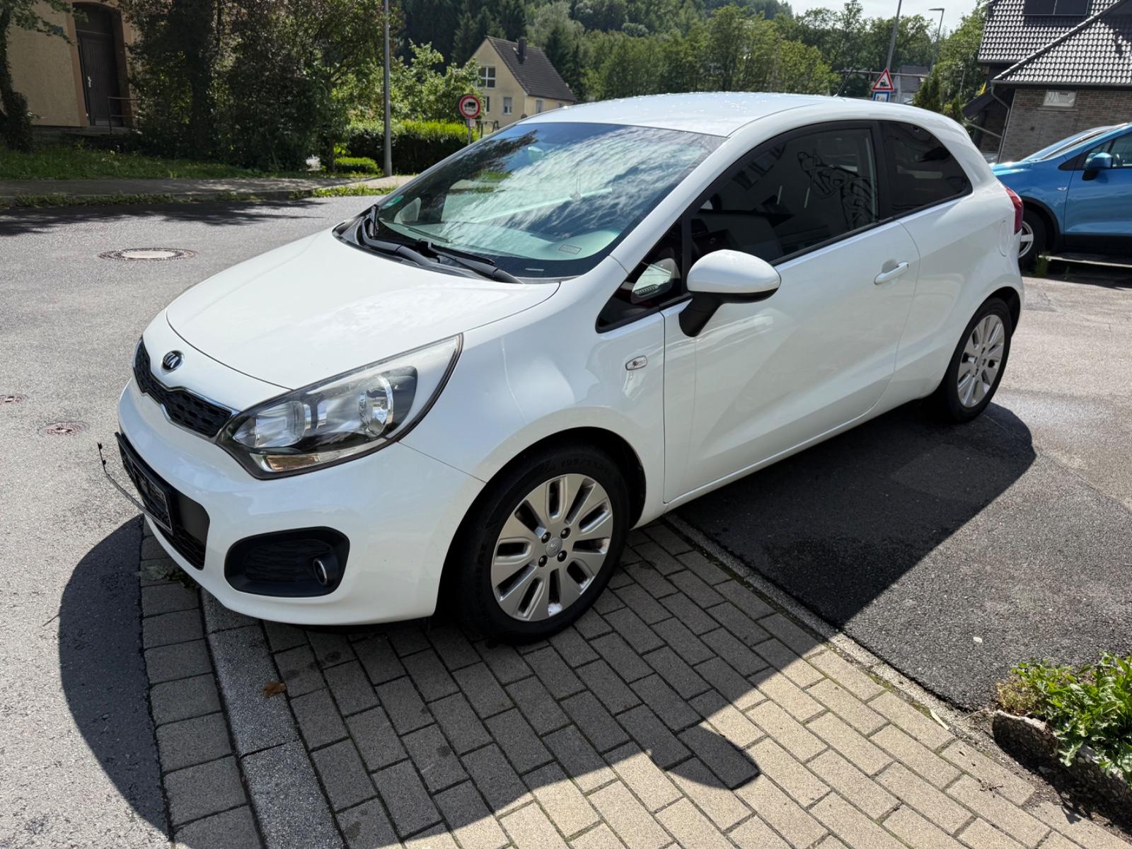 Kia Rio Dream Team  Klimaaut.,PDC,SHZ,Tüv
