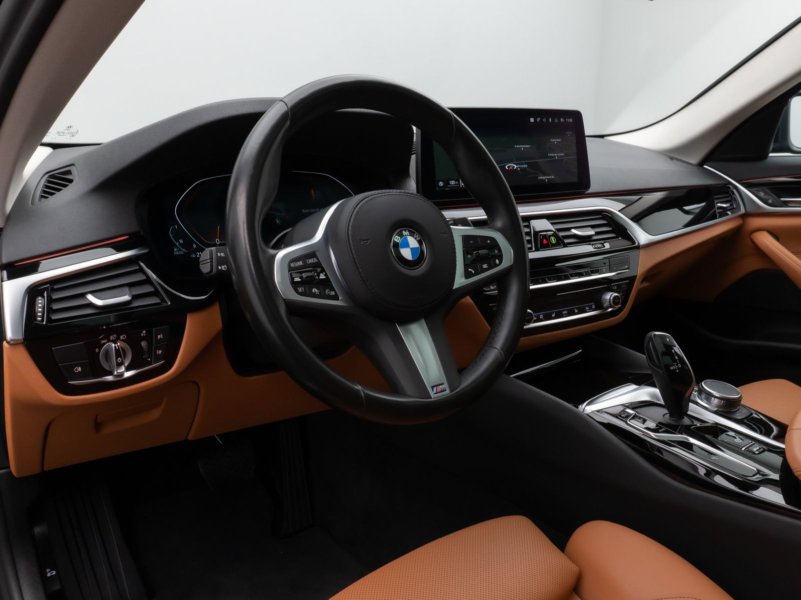 Fahrzeugabbildung BMW 520d Panorama Kamera DAB HiFi AHK M Sport Alarm