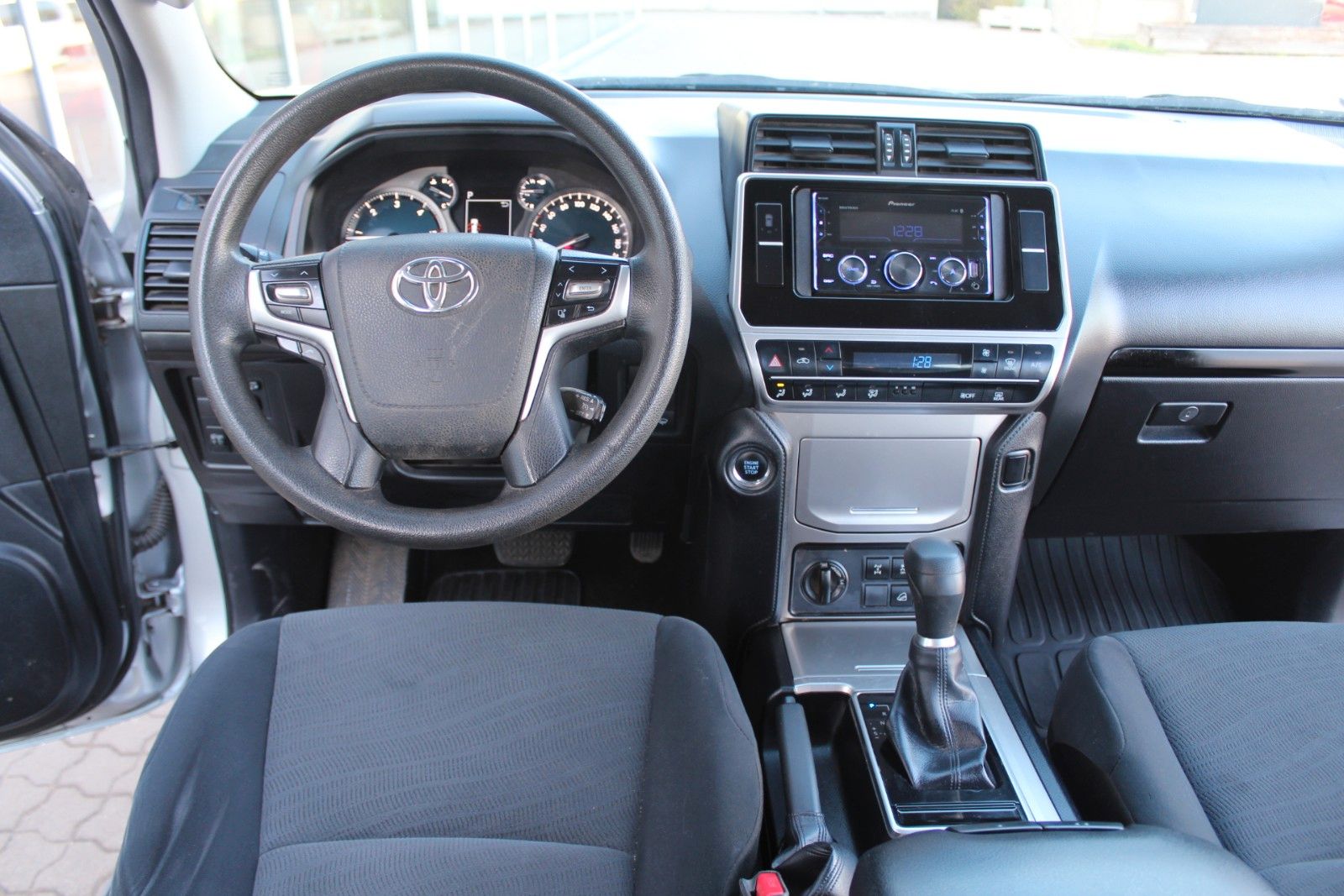 Toyota Land Cruiser Basis 2.8 Automatik*4x4*AHK*PDC*GJR foto 23
