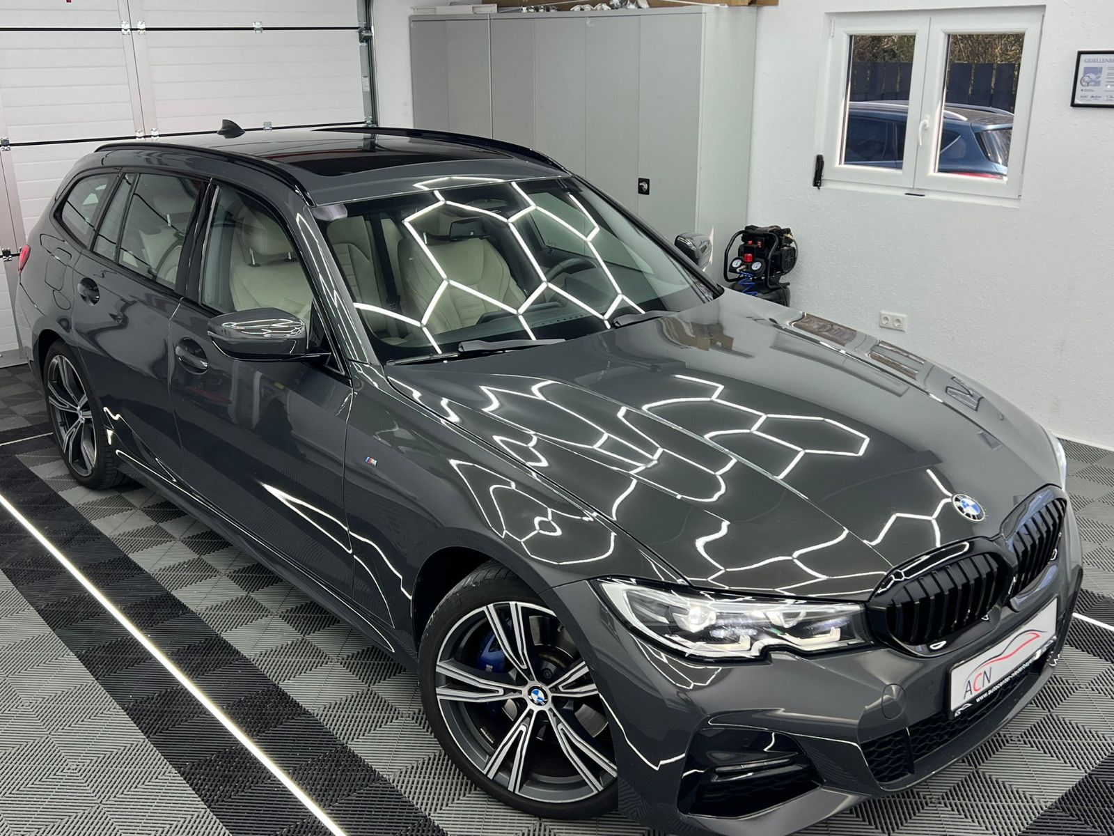 Fahrzeugabbildung BMW 330 i xDrive M SPORT/PANO/STHZ/ACC/DRAVITGRAU