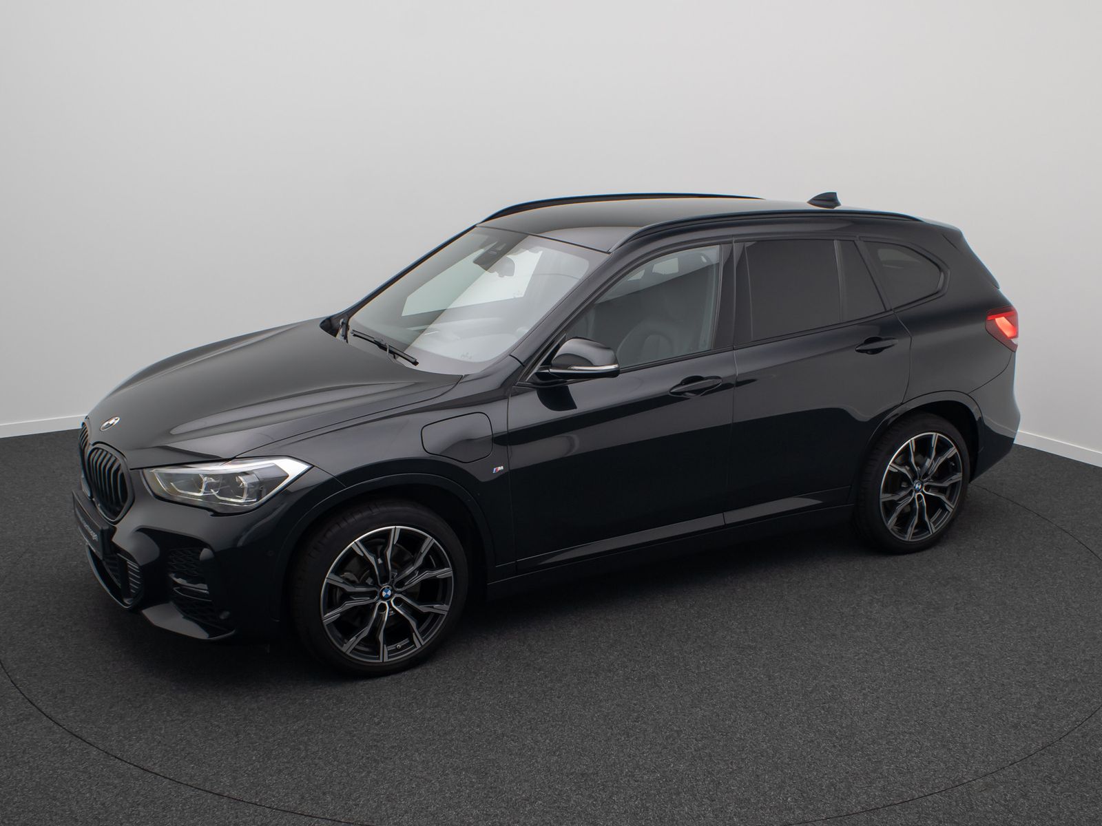 Fahrzeugabbildung BMW X1 xD25e M Sport Kamera AHK DAB Alarm H/K 19Zoll