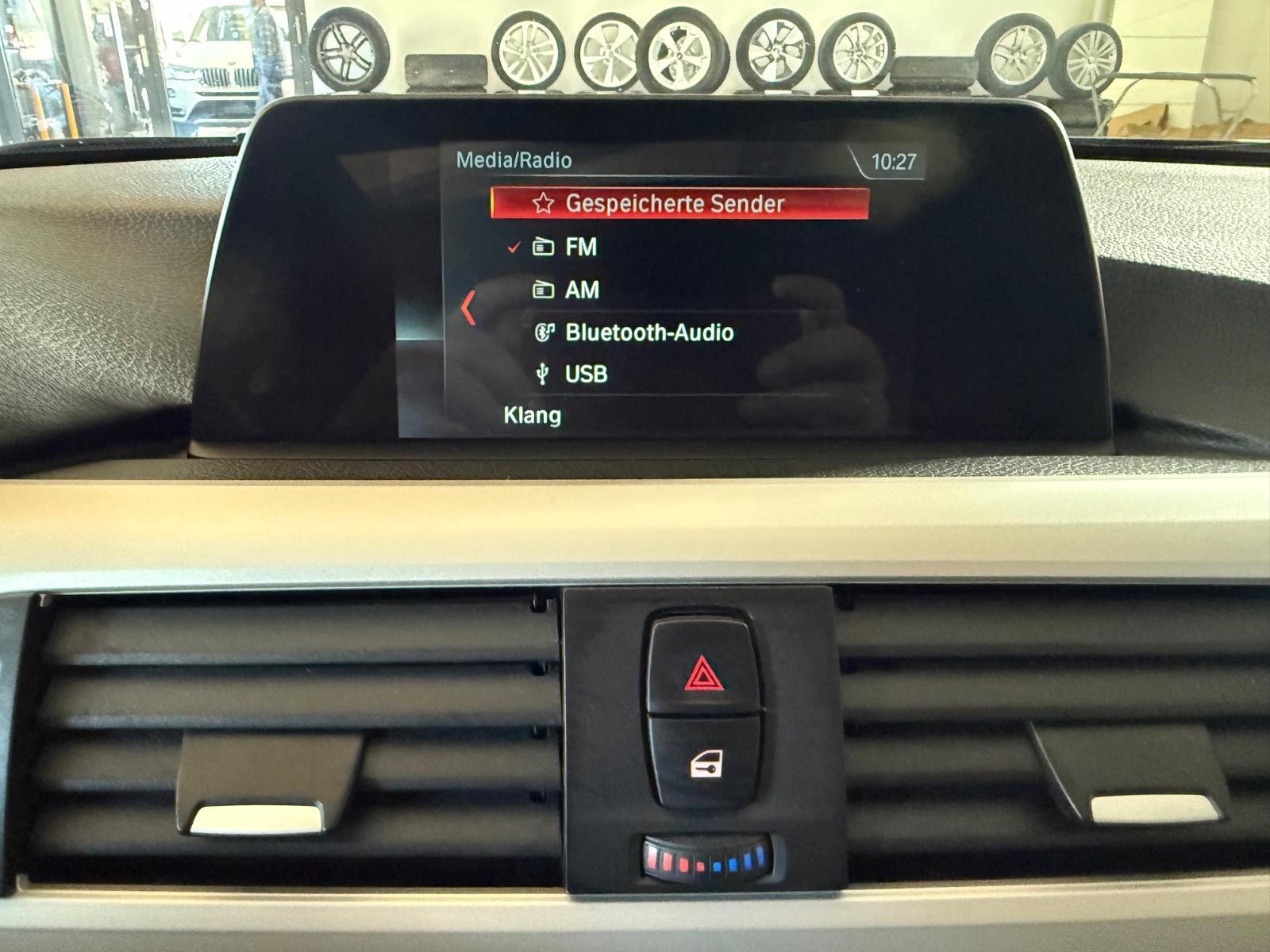BMW 320i Touring Advantage LED/Memory/HUD/Pano/ACC