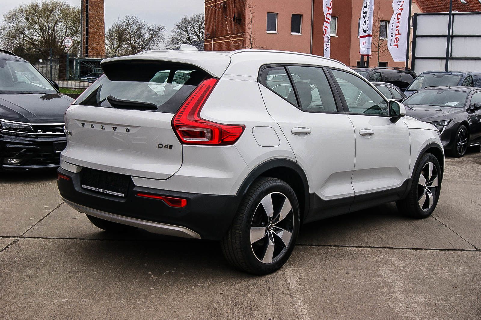Volvo XC40 D4 Momentum Pro AWD 4x4 LEDER ANHZV PRO-PAK foto 4