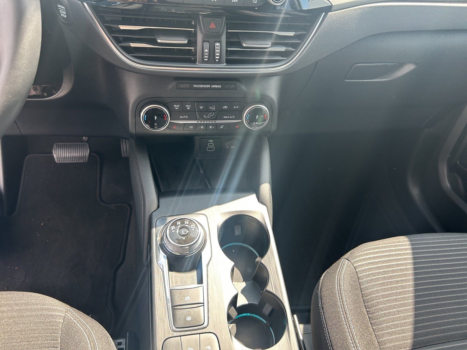 Fahrzeugabbildung Ford Kuga Titanium FHEV GJR Winter Pa NAVI PDC Kamera