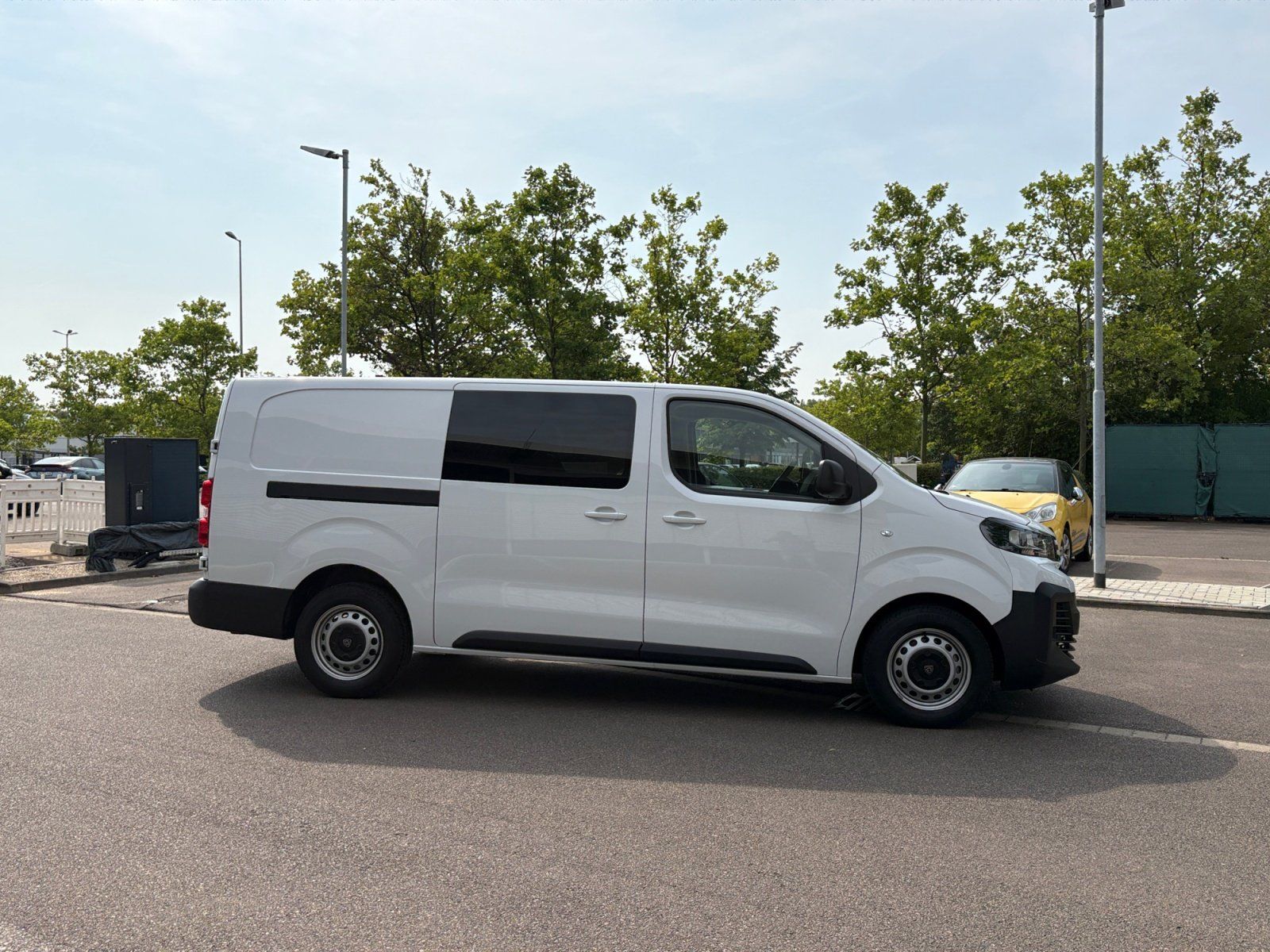 Fahrzeugabbildung Peugeot Expert DoKa L3 BlueHDi 180 EAT8 Doppelkabine